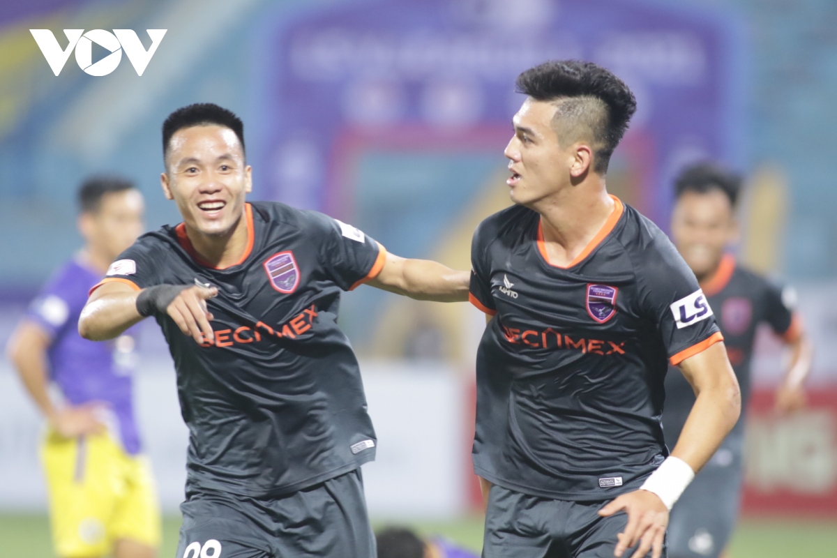 Toàn cảnh Hà Nội FC 1-2 Bình Dương: Màn lội ngược dòng "khó tin"